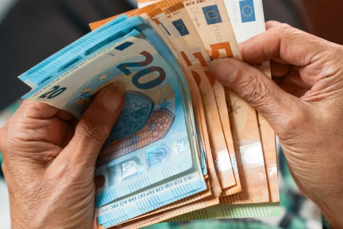 Bulgaristan bugün euroya geçti, gözler direnen diğer ülkelere çevrildi