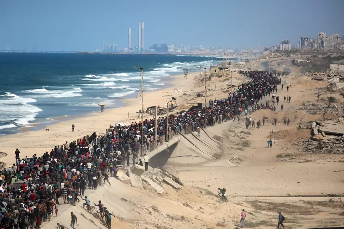 İsrail'in çekilmesi sonrası Gazzeliler evlerine dönmeye başladı