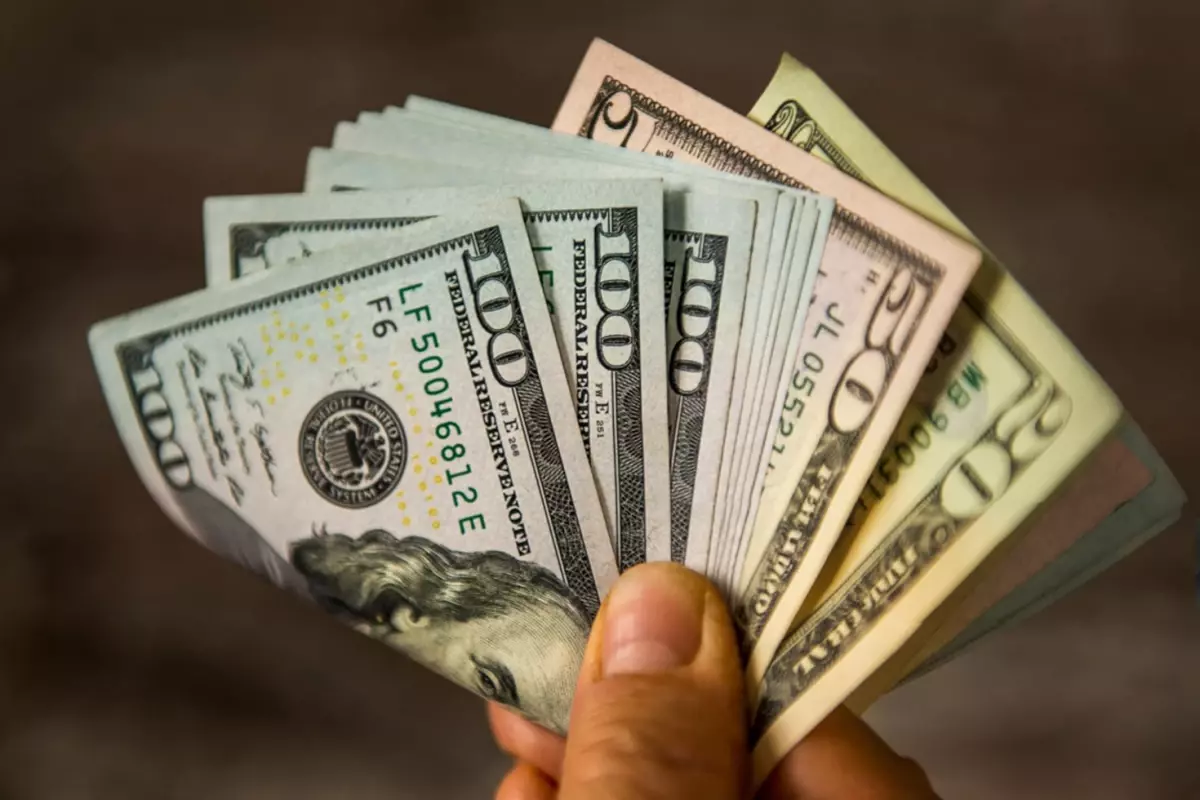 Cebinde 735 doları olan bu ülkede artık milyarder sayılıyor