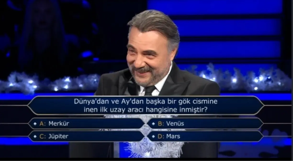 Dünya'dan ve Ay'dan başka bir gök cismine inen ilk uzay aracı hangisine inmiştir?