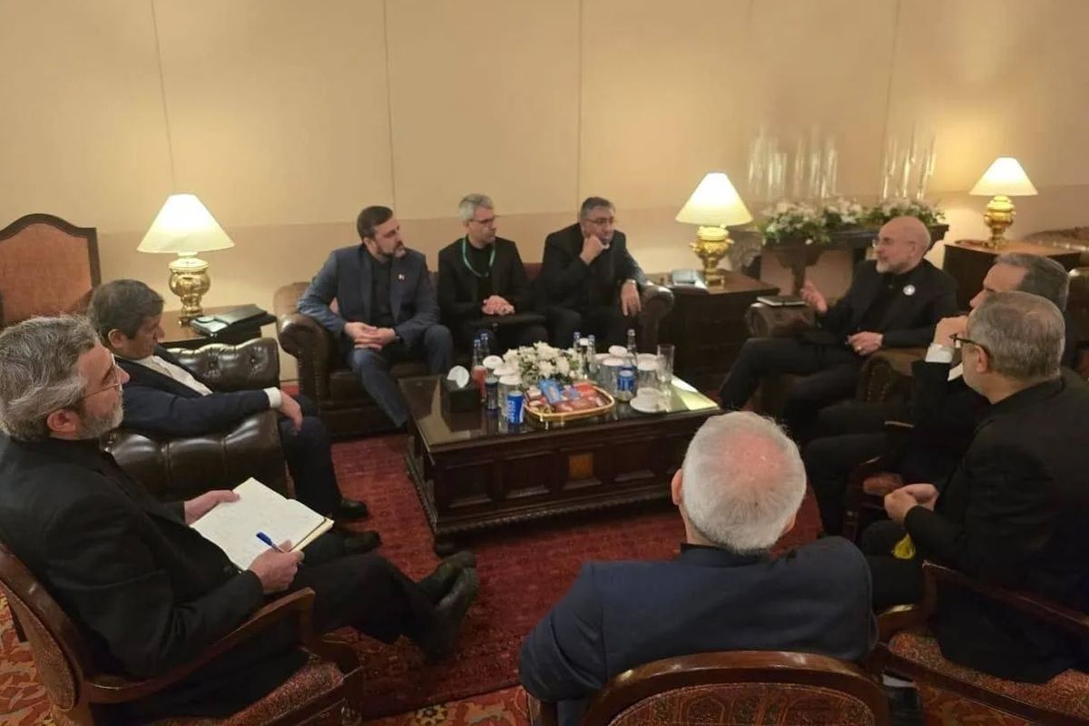 İran heyetinden görüşme öncesi toplantı! İşte ilk fotoğraf