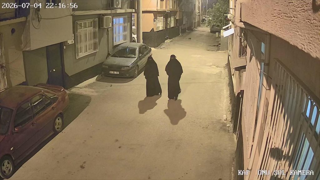 Adana’da çarşaflı hırsızlık! Kameralara yakalandılar: 1 gün önceden plan yaptıkları ortaya çıktı