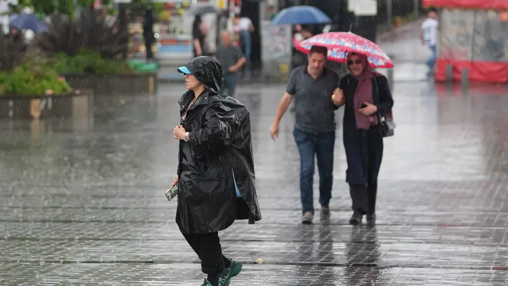 AKOM’dan İstanbul’a saatli sağanak yağış uyarısı: 9 Temmuz hava durumu nasıl olacak?