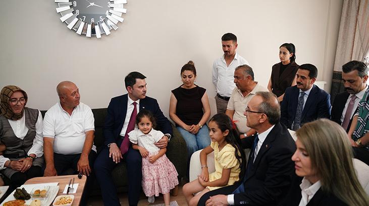 Bakan Kurum, Malatya’da Bakırcılar Çarşısı’nı açtı, depremzede aileye misafir oldu