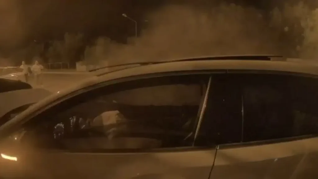 Beylikdüzü’nde otomobil oturanların arasına daldı: 2’si ağır 6 yaralı var