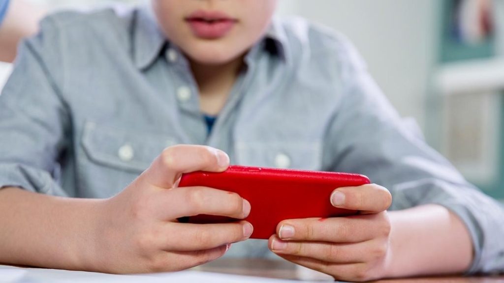 Çekya okullarda cep telefonu kullanımını yasaklayacak