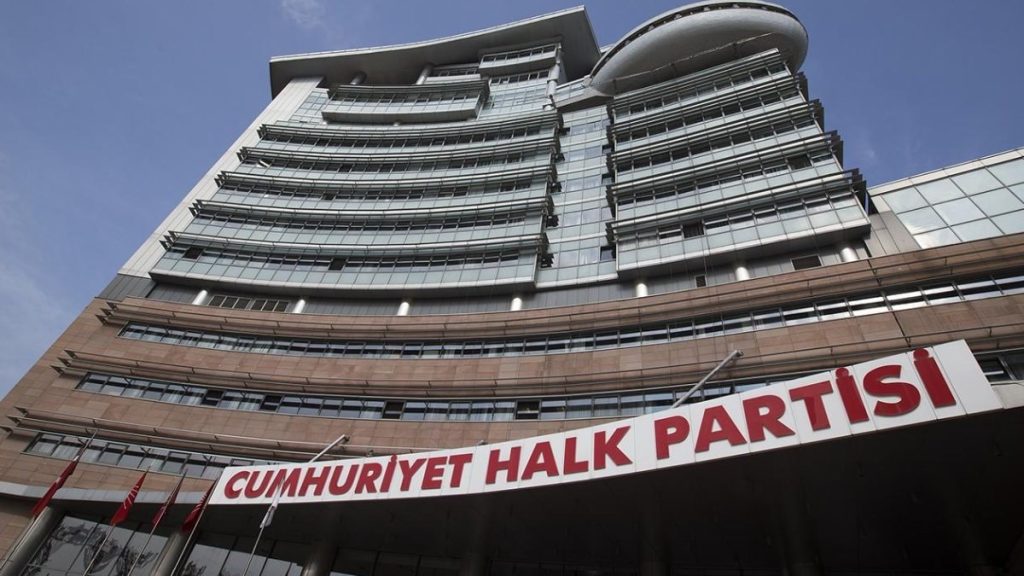 CHP İstanbul İl Başkanlığı’nda 7 ilçe başkanı görevden alındı