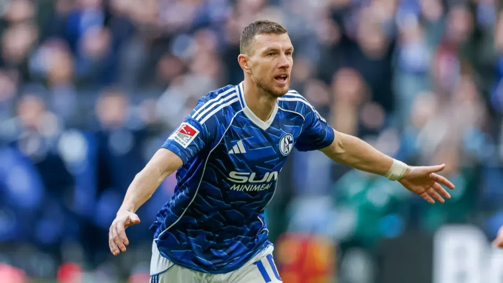 Edin Dzeko’nun yeni sezonda forma giyeceği takım belli oluyor