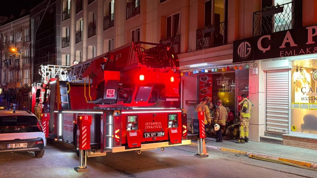 Esenyurt’ta otelde korkutan yangın: Yurttaşlar merdivenle tahliye edildi