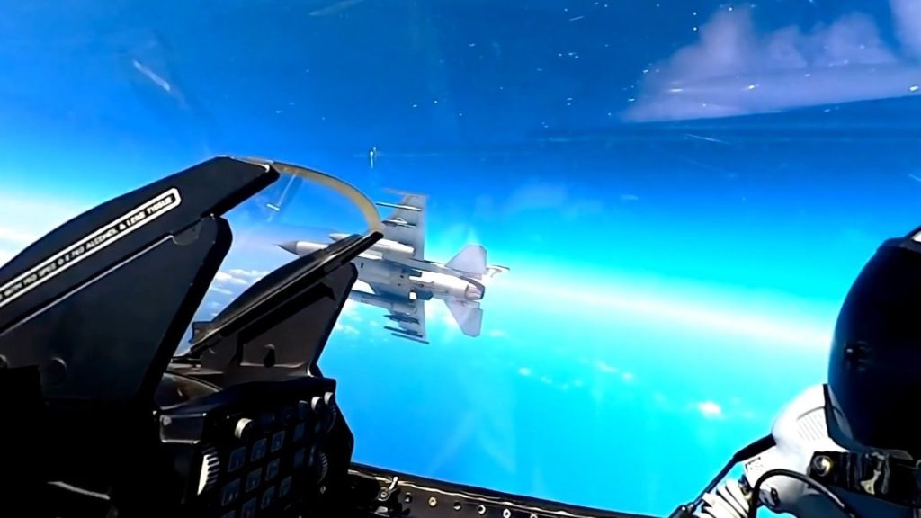 F-16’lardan Karadeniz semalarında eğitim uçuşu