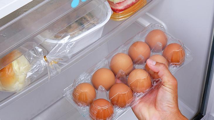 Herkes yumurtayı yanlış saklıyor! Orta veya üst rafta arkaya doğru yerleştirilmeli
