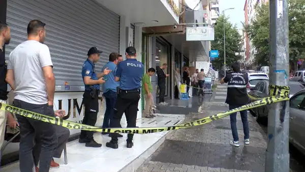 İstanbul Maltepe’de silahlı ve kar maskeli kuyumcu soygunu