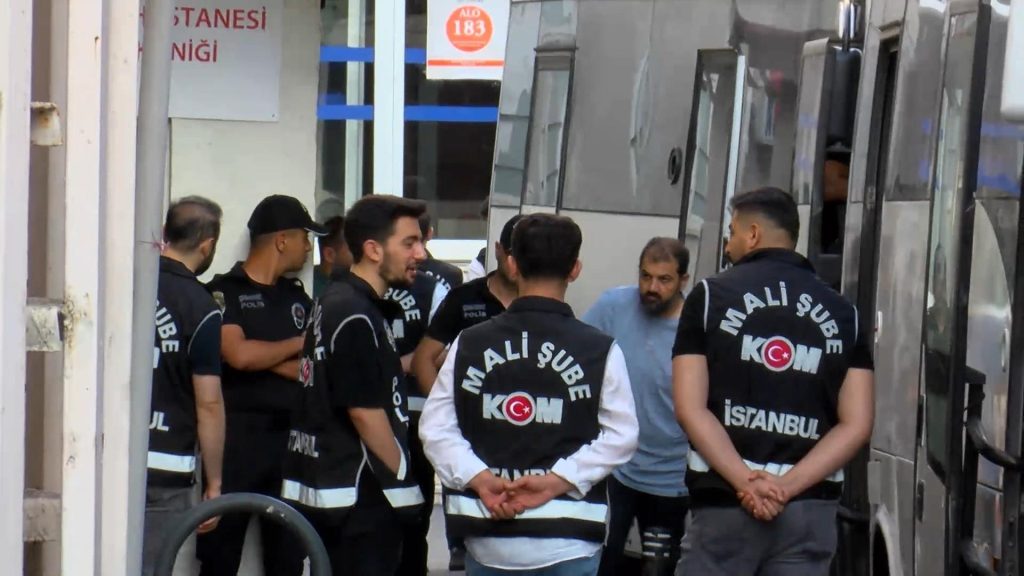 İzmit Belediyesi soruşturması: Gözaltındaki 30 şüpheli sağlık kontrolünden geçirildi