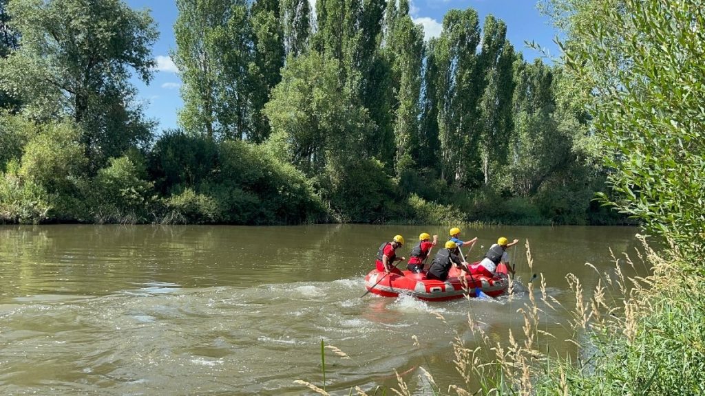 Kars’ta rafting deneyimi: Akyaka Kanyonu’nda ilk kürekler suyla buluştu