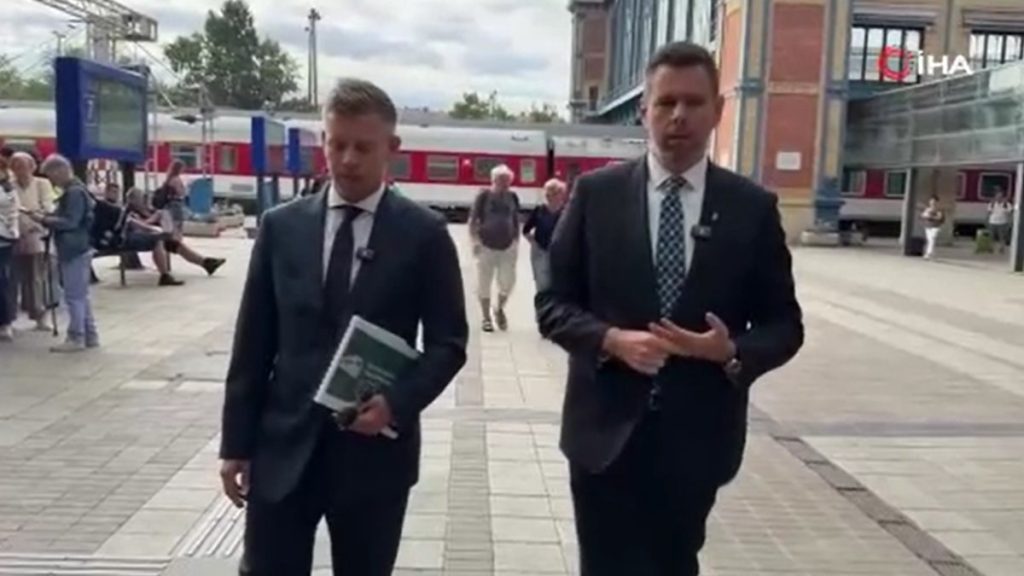 Macaristan Başbakanı Magyar’a tükürüklü saldırı