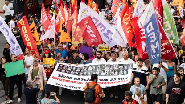 Madımak Katliamı’nın yıldönümünde Türkiye’nin dört bir yanında adalet çağrısı: ‘Unutmadık, unutturmayacağız’