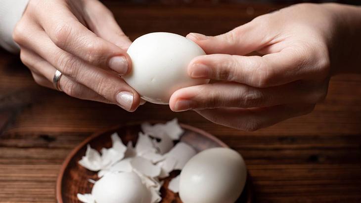 Mutfakta şaşırtan yöntem! Yumurta haşlarken neden şeker eklemelisiniz?