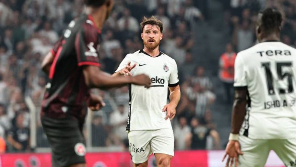 Salih Özcan’dan takım arkadaşlarına övgü!