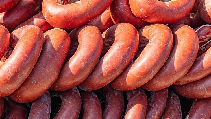 Sofranıza gurme dokunuş! Hijyenik, katkısız ve asla kurumayan sucuk nasıl yapılır?