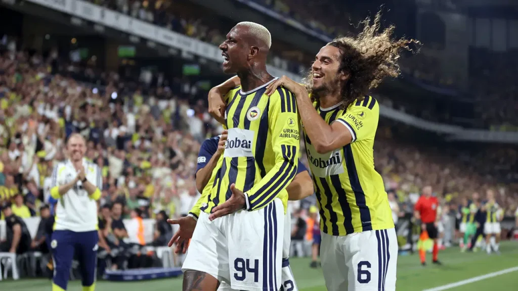 Spor yazarları Fenerbahçe – Gornik Zabrze maçını yorumladı: ‘İsmail Kartal yönetiminde altın sezonunu yaşayabilir’