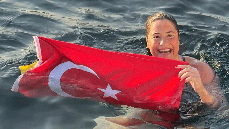 Ultramaraton yüzücüsü Aysu Türkoğlu’ndan tarihi başarı! Tsugaru Kanalı’nı geçti