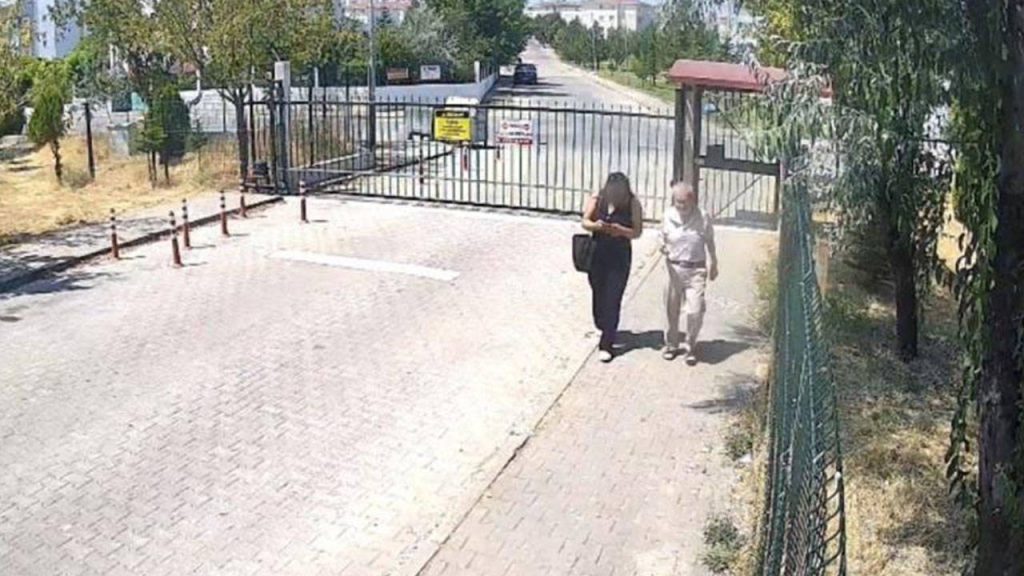 7 yaşındaki çocuk dolandırıcıların oyununu bozdu: Sahte polis apar topar kaçtı