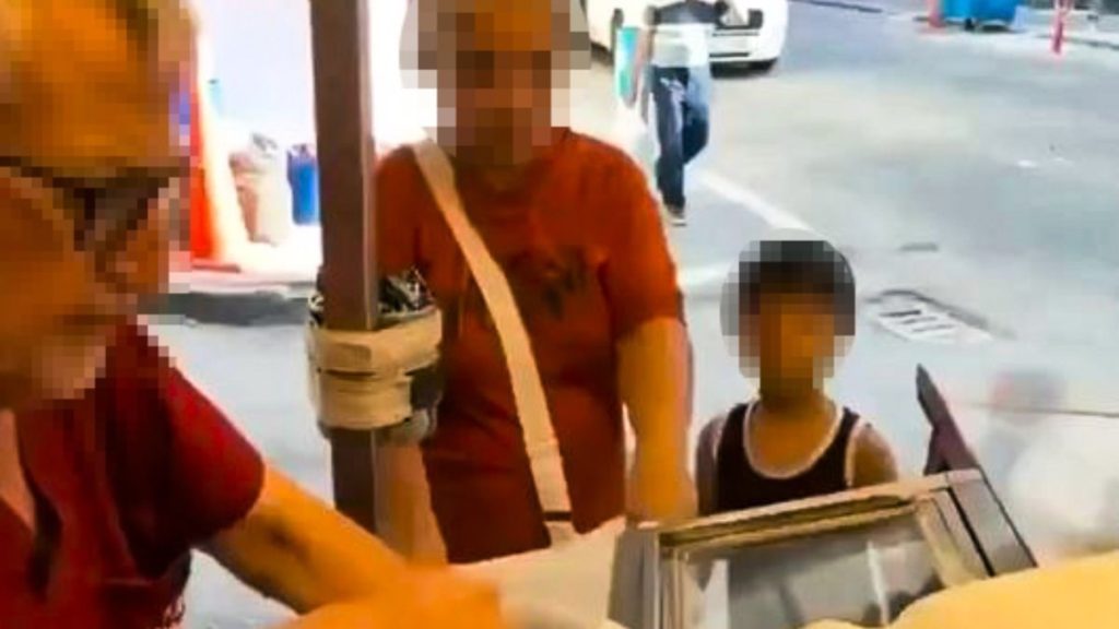 Adana’da lahmacun istediği annesini azarlayan satıcının tezgahı kaldırıldı: Çocuğun sözleri yürekleri sızlattı