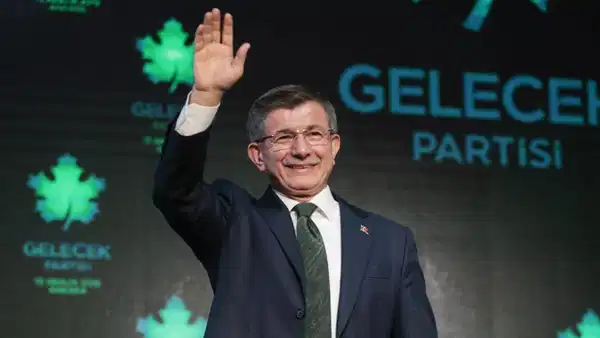 Ahmet Davutoğlu Gelecek Partisi’ni feshetmişti: Selçuk Özdağ’dan çarpıcı iddia