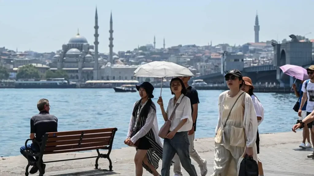 AKOM’dan İstanbul için Afrika ve Basra sıcaklık uyarısı: Hafta sonu hava nasıl olacak?