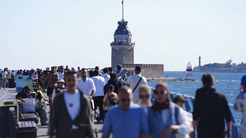 AKOM’dan İstanbullulara ‘poyraz’ uyarısı: Sıcaklıklar 33 dereceyi bulacak