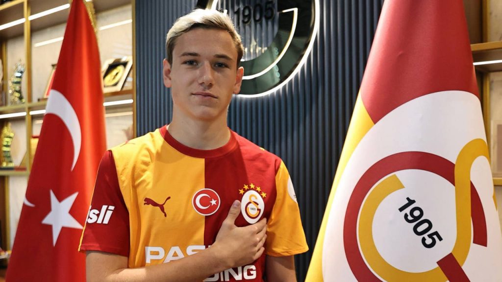 Aleksey Batrakov’dan imza sonrası ilk açıklama: ‘Şampiyonlar Ligi’nde oynamak hayaldi’