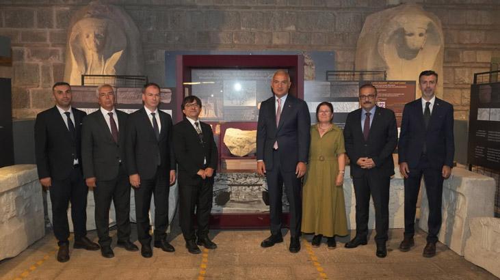 Bakan Ersoy, Hitit İmparatorluğu’nun izlerini taşıyan sergiyi ziyaret etti