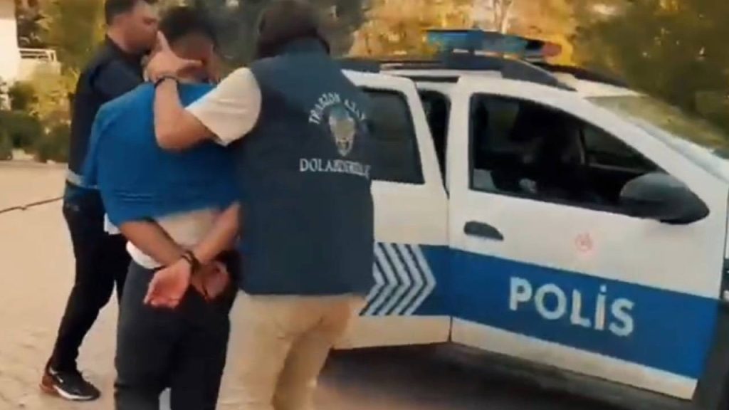 ‘Banka çalışanıyız’ diyerek dolandırdılar: Milyonlarca liralık vurgun yaptılar!