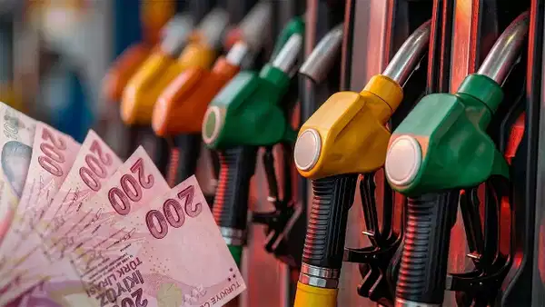 Benzin fiyatlarına yeni zam yolda: Dünkü indirim tabelalara yansımamıştı…