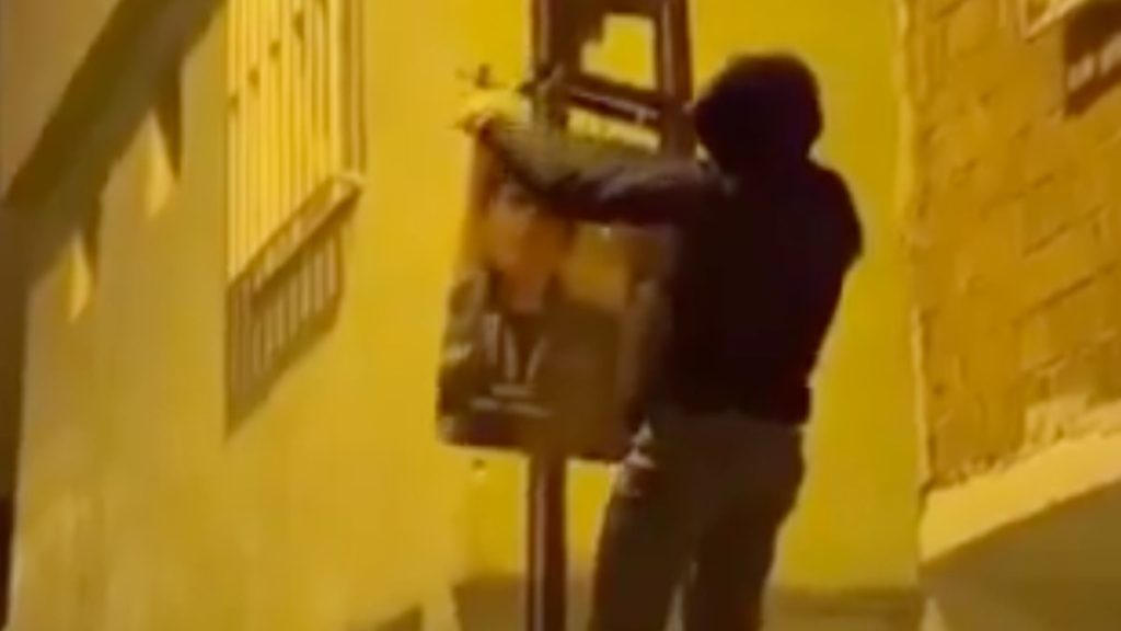 Diyarbakır’da sokaklara terör örgütü mensuplarının posterlerinin asılması üzerine 4 gözaltı