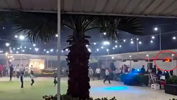 Düğün salonunun yangın çıktı: Davetliler fark etmeden düğüne devam etti