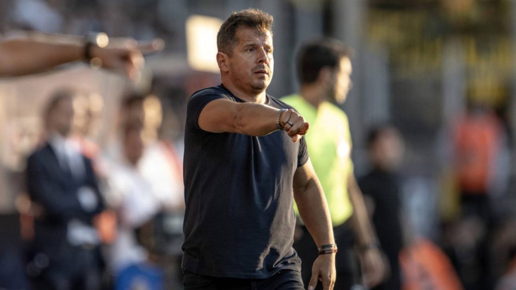 Emre Belözoğlu’ndan Trabzonspor maçı açıklaması: ‘Genç oyuncuları Türk futboluna kazandırmak istiyoruz’