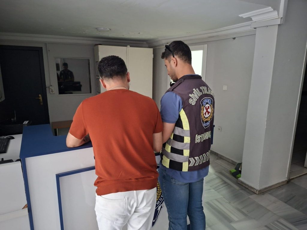 Fatih’te yol verme kavgası kamerada! Kuryeye tokat attı: ‘Seni öldürürüm’