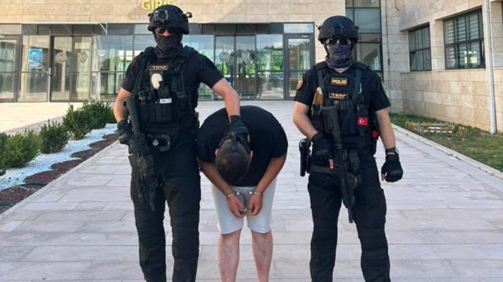 FETÖ’cü terörist Burkay Karatepe’ye yardım eden şahıs tutuklandı