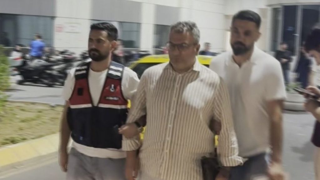 Gazeteci Cem Küçük tutuklandı