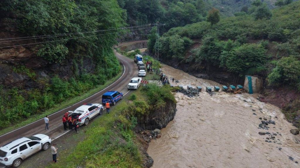 Giresun’da sel: Kayıp 2 kişi için arama çalışma başlatıldı