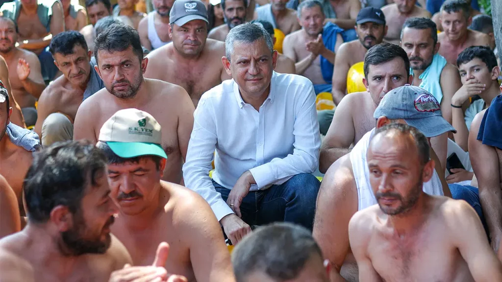 Hak mücadelesi 16. gününde… Özgür Özel’den madencilere destek: ‘Hadi bu SSS Yıldızlar Holding’e de atayın bir tane kayyum!’
