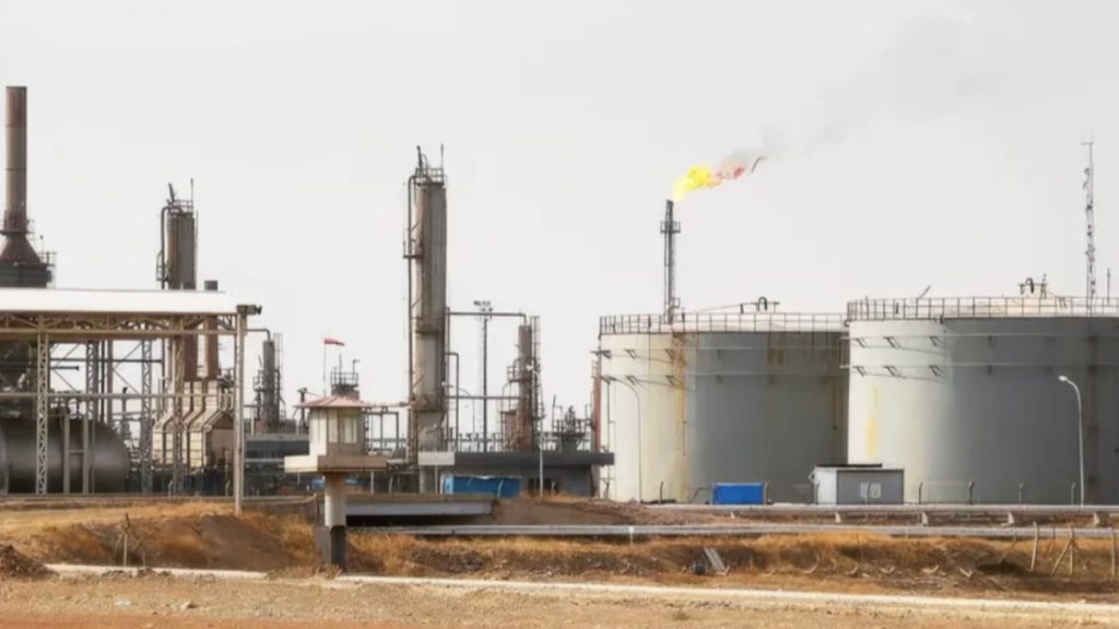 Ham petrol devi Rusya rafineri krizinin etkisiyle benzin ithal ediyor