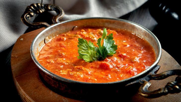 Lezzetini ve rengini koruyan menemenlik domates hazırlama rehberi