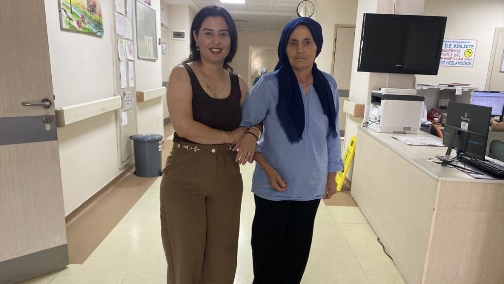 Manisa’da 8 ay karnında saklanan kafatası kemiği yerine nakledildi
