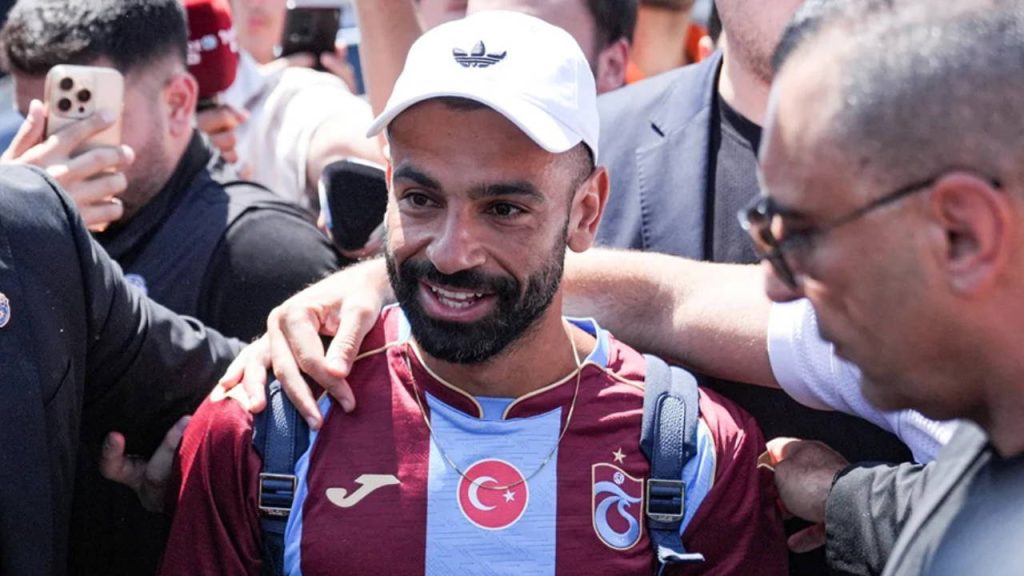 Mohamed Salah Trabzon’a geldi: Binlerce taraftar karşıladı!