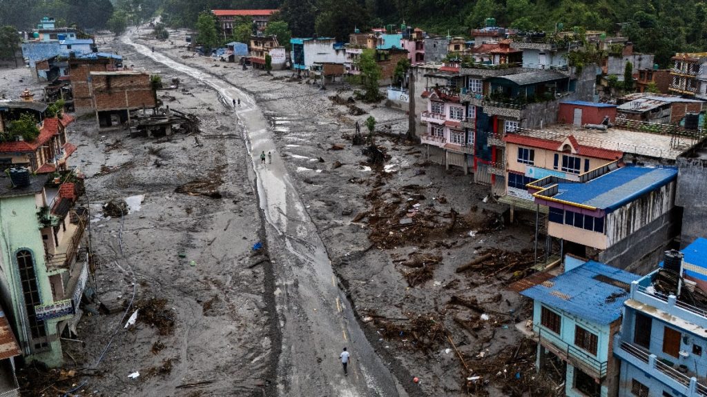 Nepal’deki selde hayatını kaybedenlerin sayısı 734’e çıktı