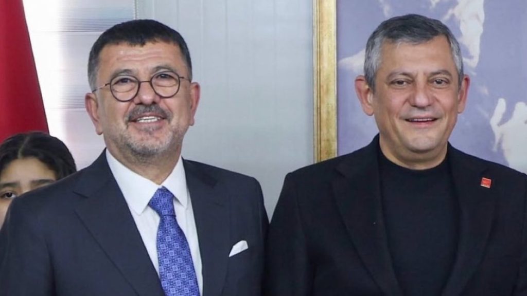Özgür Özel’in ‘rüşvet’ fezlekesinin detayları ortaya çıktı