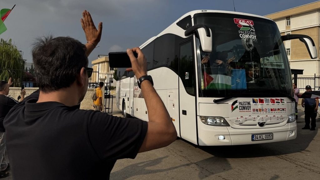 Srebrenitsa’dan başlayan ‘Filistin Konvoyu’ Adana’dan dualarla uğurlandı