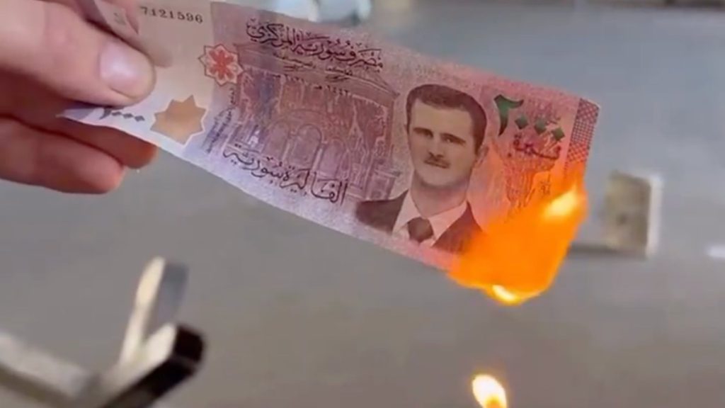 Suriye’de eski banknotların geçerlilik süresi doldu